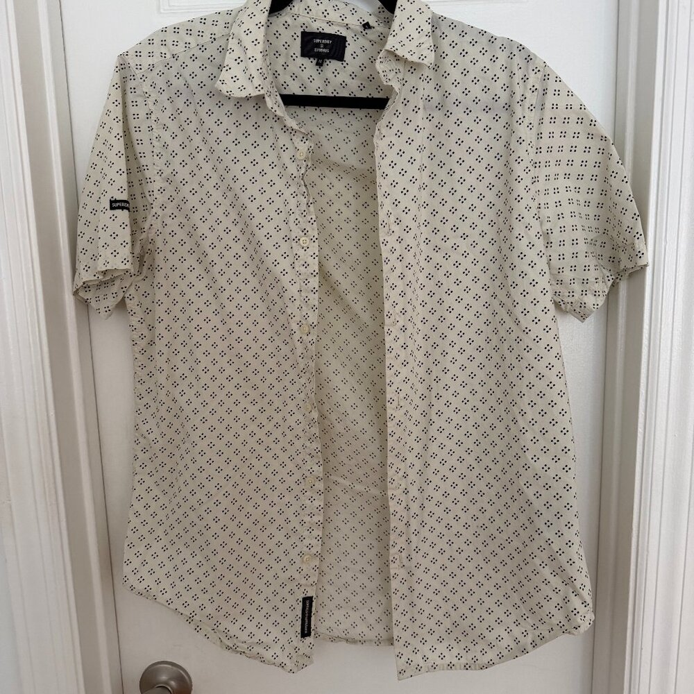 Short sleeved casual button down shirt, M